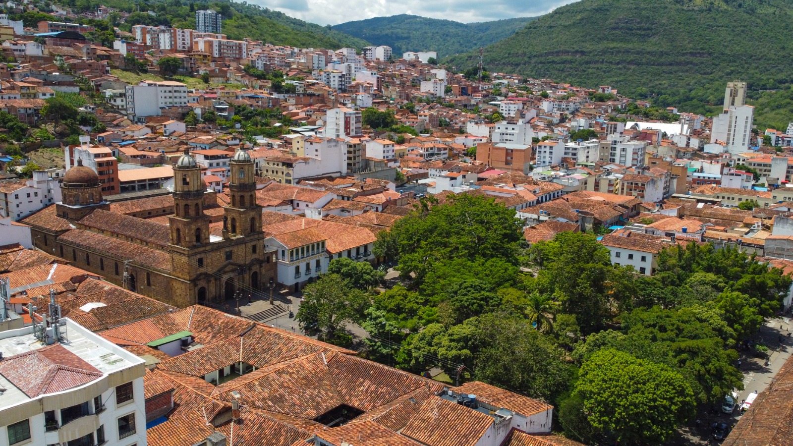 SATENA conectará Medellín, San Gil y Bucaramanga con nuevas rutas para dinamizar el turismo y la economía regional