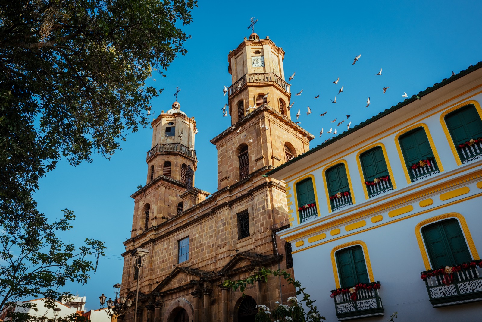 SATENA conectará Medellín, San Gil y Bucaramanga con nuevas rutas para dinamizar el turismo y la economía regional